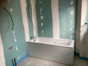 Photo de galerie - Pose d une baignoire 