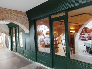 Photo de galerie - Peinture d une vitrine 
