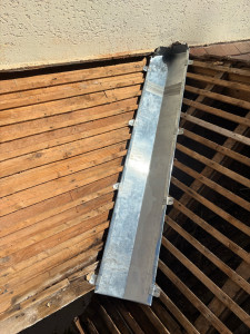 Photo de galerie - Noue en zinc qui permet l’étanchéité entre deux versant de toiture.