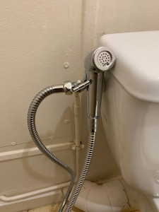 Photo de galerie - Installation kit douchette WC hygiénique 