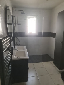 Photo de galerie - Réfection salle de bain complet douche italienne,  en remplacement d'une baignoire.  faïence,  plomberie,  électricité,  meubles . 