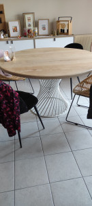 Photo de galerie - Table avec plateau bois frêne et pied en acier 