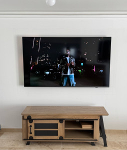 Photo de galerie - Installation d’un écran plat au mur 