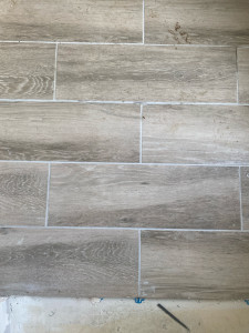 Photo de galerie - Pose de carrelage plus joint .