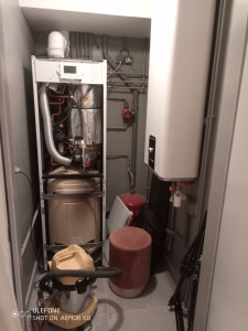 Photo de galerie - Installation de chaudière gaz frisquet 
pose de ballon d'eau chaude Ariston 
Entretien de chaudière gaz 
dépannage urgent 
CVC,PAC 