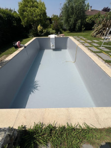 Photo de galerie - Pose d’un liner bassin 8x4 avec monobloc filtrant 