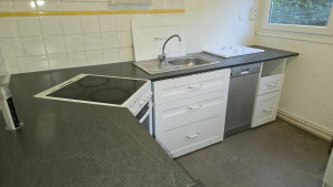 Photo de galerie - Montage plan travail en angle 