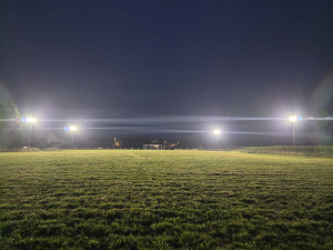 Photo de galerie - Pose de 8 Projecteurs 240w sur le stade de foot de Bourogne.