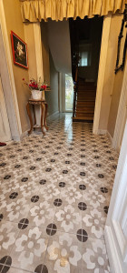 Photo de galerie - Carrelage dans une entrée.