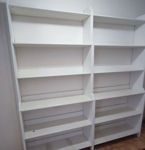 Photo de galerie - Installation et fixation d’étagères murales. Perçage précis, mise à niveau parfaite et fixation solide. Travail propre et soigné. 