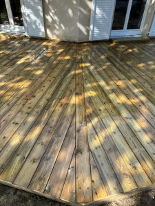 Photo de galerie - Pose d’une terrasse de 40m2 en pin cl4.