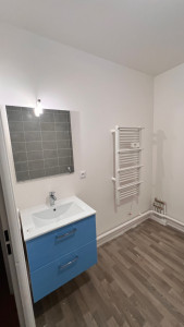 Photo de galerie - Pose sèche linge, meuble salle de bain, miroir 