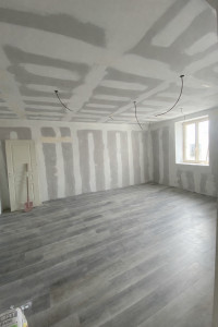Photo de galerie - Réalisations des murs et plafonds en BA13 et enduits avant mise en peinture
