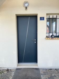 Photo de galerie - Pose de porte aluminium en dépose total