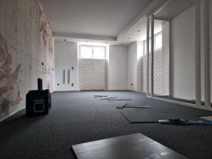 Photo de galerie - Tapis, papier peint, carrelage déco, peinture, armoire sur mesure 