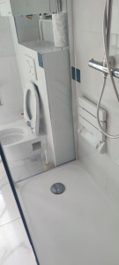 Photo de galerie - La pose d'un WC suspendu 
la pose d'un receveur de douche 
la pose d'un siège douche