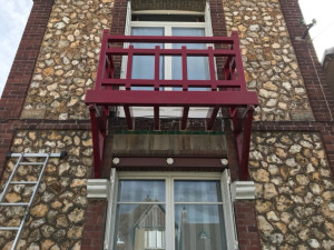 Photo de galerie - Fabrication et pose d’un garde corps en bois exotique