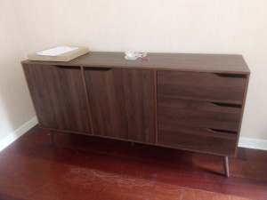 Photo de galerie - Montage d'un buffet 2 portes et 3 tiroirs 
