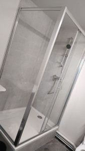 Photo de galerie - Pose d'une cabine de douche 80 cm sur 125 cm