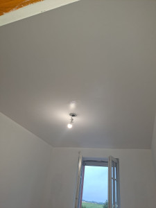 Photo de galerie - Plafond de chambre repeind entièrement 