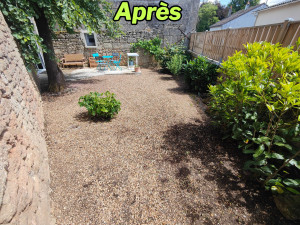 Photo de galerie - Après: désherbage (manuel) + entretien d'un petit jardin 