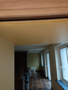 Photo de galerie - Travaux de rénovation intérieure des plafonds et murs et poutres avec une finition de peinture de qualité française 