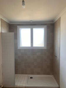 Photo de galerie - Faïence 30x90 décor et uni pour cette douche 