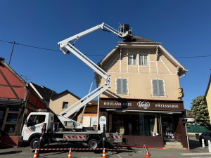 Photo de galerie - Reprise des faîtières au ciment, spécial faîtage