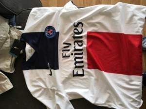 Photo de galerie - Maillot neuf encore étiquette présente saison PSG 2013-2014 ---> ; Taille L : 25€