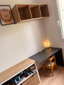 Photo de galerie - Création d’un bureau et pose d’étagère pour enfant. 