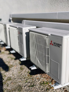 Photo de galerie - Pose et fournitures de PAC air air Climatisation Mitsubishi.
Toutes les liaisons encastrées à l'intérieur. 
Chantier complet effectué, de la démolition à la remise des clés. 
