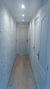 Photo de galerie - Rénovation couloir, portes,papier peint,faux plafond, parquet....