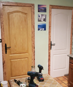 Photo de galerie - Pose etpeinture de porte originale (en cours)
