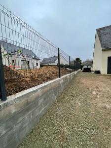Photo de galerie - Clôture sur muret et plaque de soubassement 