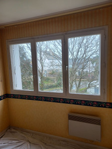 Photo de galerie - Pose de fenêtre en rénovation avec ouverture de la brique pour volet roulant intégré