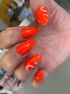 Photo de galerie - Faux ongles en résine et vernis semi permanent 