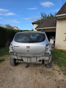 Photo de galerie - Remplacement d’un pare-choc cassé sur une Sandero Stepway 