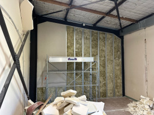 Photo de galerie - Démolition d’un ancien mur en carreaux de plâtre et création d’une séparation double hauteur entre axe 40cm structure double ,double plaque avec isolation .