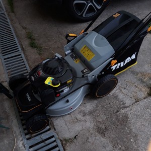 Photo de galerie - Tondeuse thermique auto porté disponible 