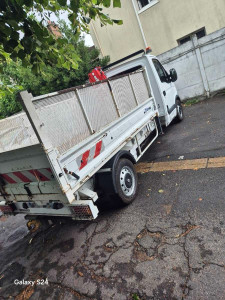 Photo de galerie - ? Camion benne avec grue 2T5 – idéal pour transport, débarras, chantiers et manutention lourde. Je me déplace rapidement en Île-de-France pour particuliers et pros.