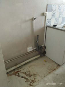 Photo de galerie - 
Nettoyage complet de la cuisine : évier, plan de travail et meubles. Résultat propre et soigné.