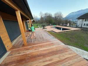 Photo de galerie - Pose d’une terrasse en bois exotique sur plot réglable 