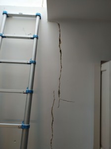 Photo de galerie - Réparation murs fissurés 