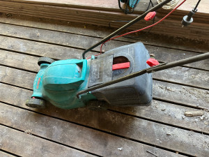 Photo de galerie - Je loue ma tondeuse à gazon électrique. Ainsi qu’une autre plus grosse thermique. 