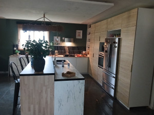 Photo de galerie - Pose realisation dune cuisine