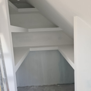 Photo de galerie - Création dressing, avec étagère en placo, 