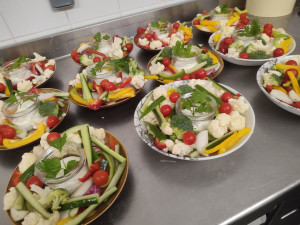 Photo de galerie - Assiette de légumes apéritifs