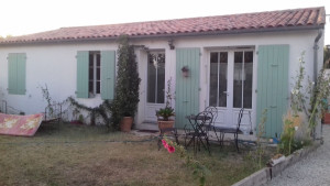 Photo de galerie - Loix - île de Ré :
- entretien de la maison 
- préparation des chambres
- accueil et départ des clients (français & étrangers)
- à disposition pendant le séjour pour répondre aux moindres besoins des vacanciers.