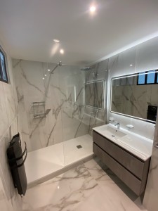 Photo de galerie - Pose bac à douche plus ensemble meuble miroir 