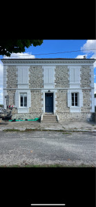 Photo de galerie - Rénovation façade remise en état des encadrements et corniche.  réalisation à Colerac Saint-Cyr